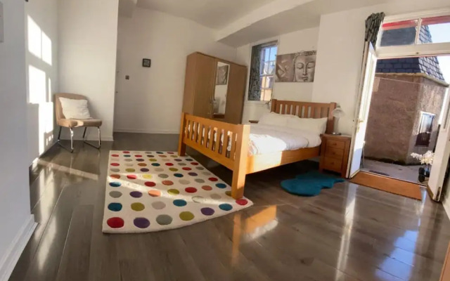 2-bed Historic Apartment in old Town Edinburgh