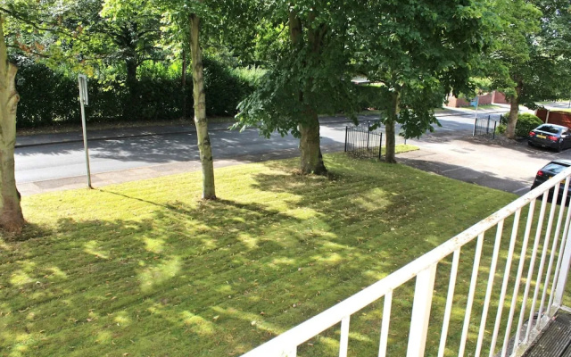 Balcony Apartment - Spacious 2 Large Beds