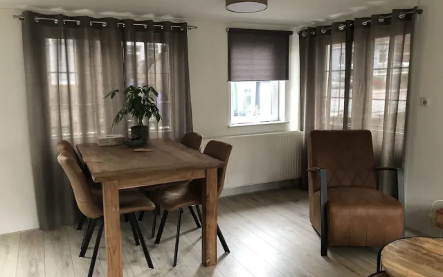 Slapen in eigentijds woonboot hotel
