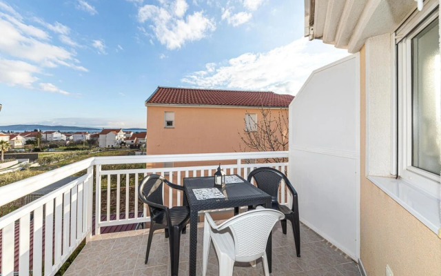 Amazing Apartment in Kastel Luksic With 1 Bedrooms and Wifi