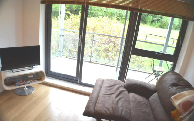 Brentwood Town Retreat - Large 2 bedroom apartment