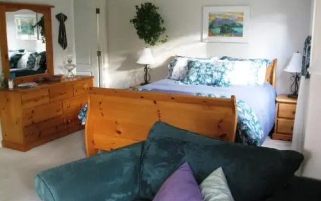Avens ReNaissance B&B