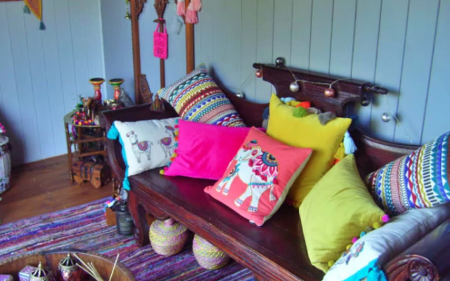 Shepherd's Hut in Romsey With Fire Pit