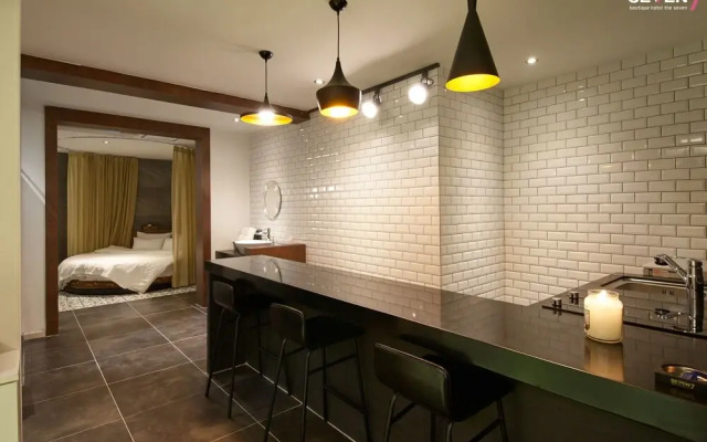 Jinju Hotel Seven