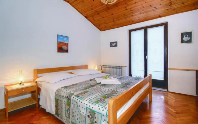 Stunning Apartment in Umag With 2 Bedrooms