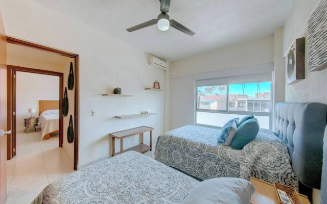 Beautiful Condo With Pool and Close to the Beach