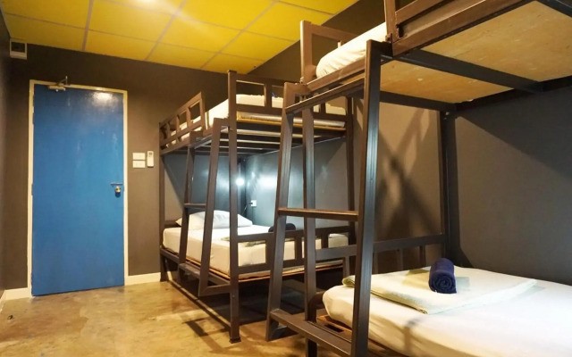 B&B House & Hostel