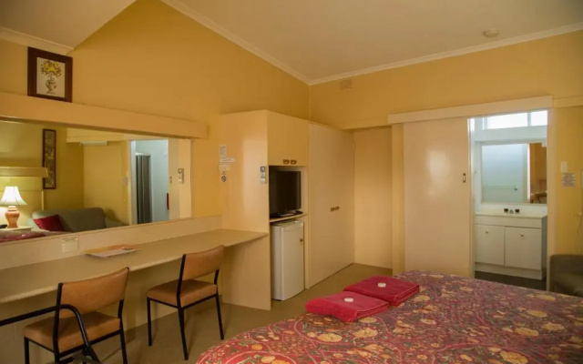Tarra Motel