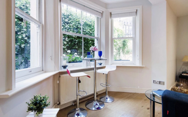 Bright Earls Court Square Apartment - WSN