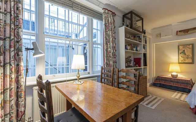 Attractive 2BR Flat in Little Venice, Maida Vale