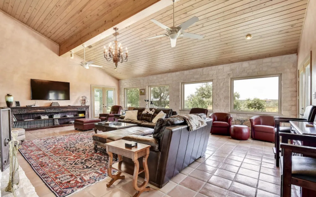 7BR 5 5BA Spicewood Sanctuary by RedAwning