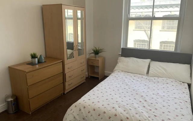 Spacious 3 Bed in the Heart of London