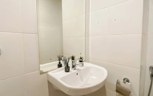 Minimalist 1Br At Vittoria Residence Apartment