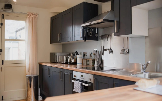 Studio 2 - Central Location Sleeps 2