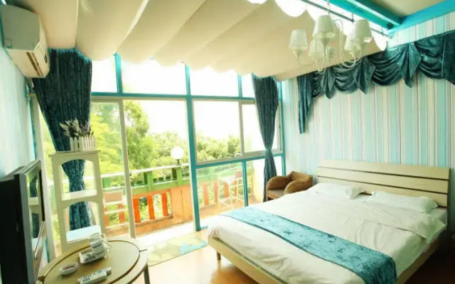 Xiamen Ring Island Coast Inn Blue House