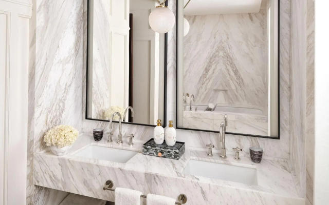 Отель The Lana Dorchester Collection