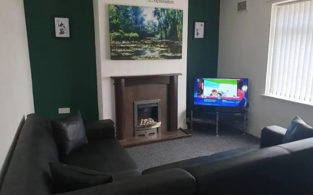 Sleeps 6, Guests&contractors, Wi-fi, Free Parking
