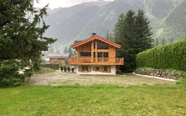 Semi Detached Chalet for 8 with Balcony & Garden