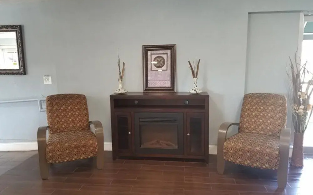 Days Inn & Suites Wichita East