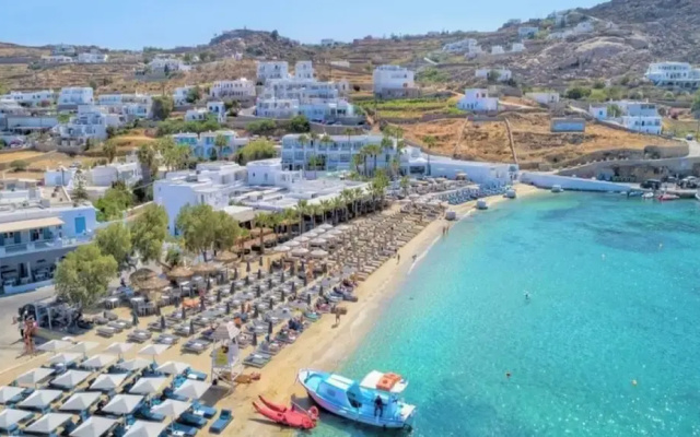Phaedrus Living: Ornos Beach House Mykonos