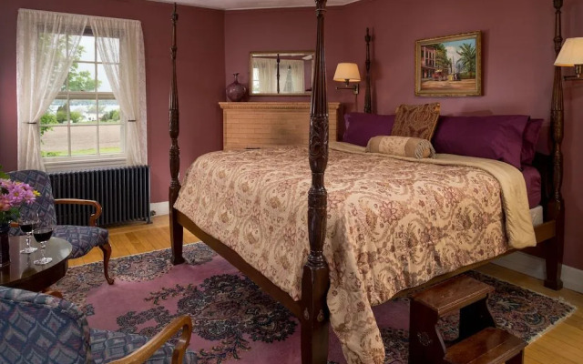 Yale Manor B&B and Yurt Glamping
