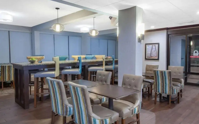 Hampton Inn Charlestonairportc