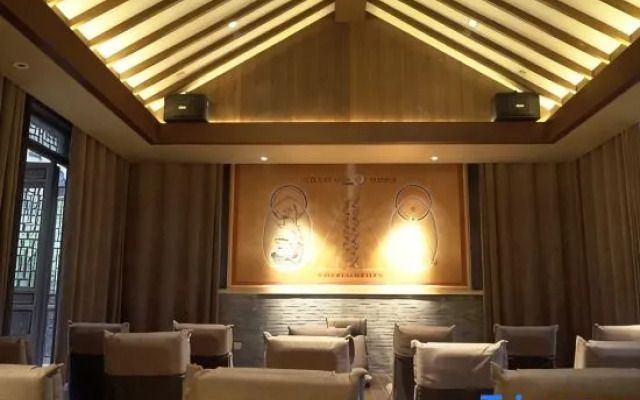 Oriental Water View Garden Hotel