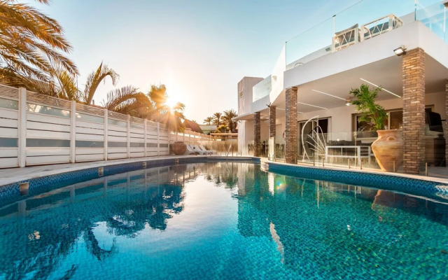 YalaRent Villa Enorma with Private Pool