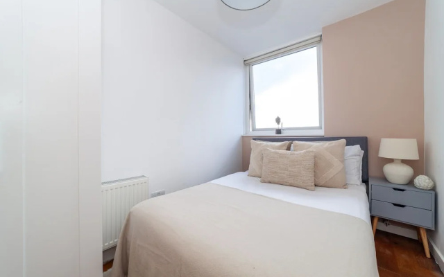 High-End 2 Bed Flat near Westfield London