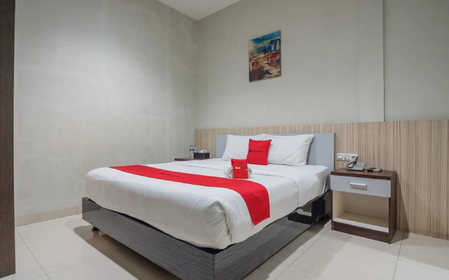 RedDoorz Plus near Simpang Rimbo Jambi