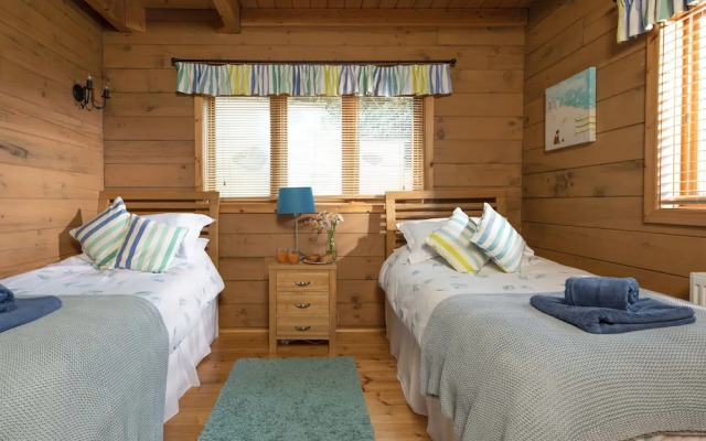 Cozy Holiday Home in Little Petherick near Beaches