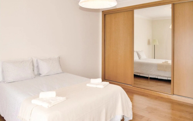Amazing Home in Miragaia With 5 Bedrooms and Wifi