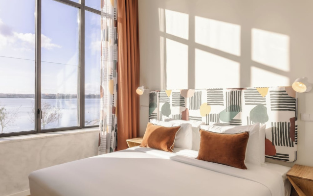 Upon Harbor - Seixal Bay Hotel