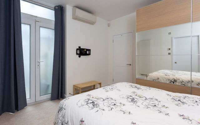 Отель Kensington 2 Bedroom Home Великобритания, Лондон - отзывы, цены и фото номеров - забронировать отель Kensington 2 Bedroom Home онлайн комната для гостей