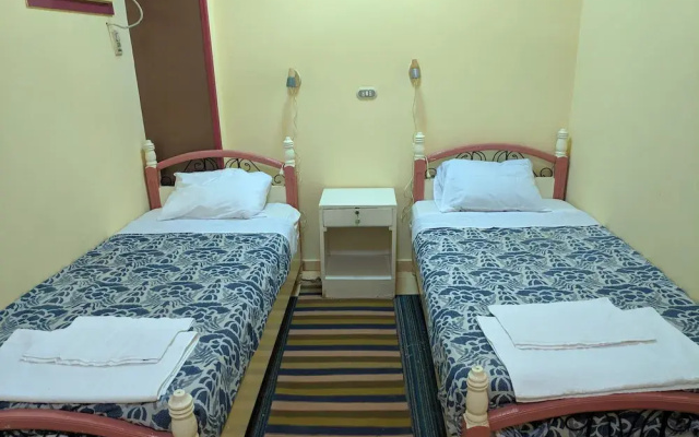 Elphardous Hotel