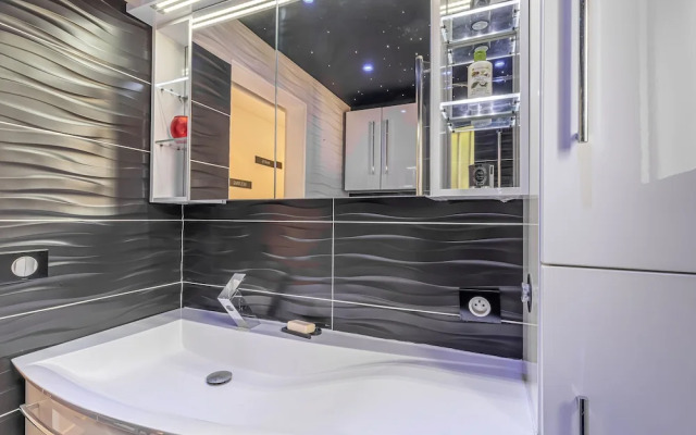 Stunning Renovated 1-bedroom Breathtaking View