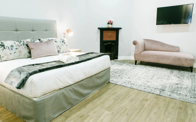 30 On Whites Guest House