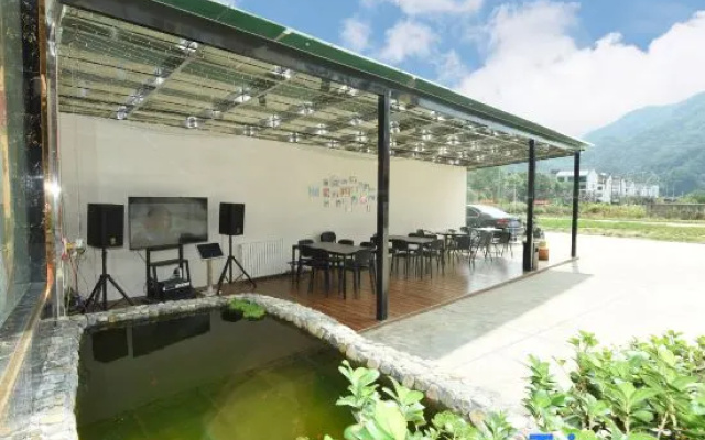 Spring Breeze Ten Miles Homestay