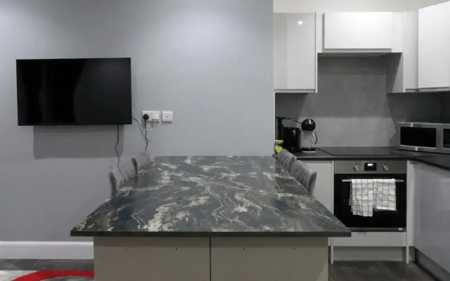 2bed Apt Sleeps 4-near Meadows Park, Parking, Wifi