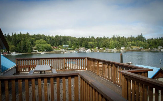 Kingfisher Lodge and Marina