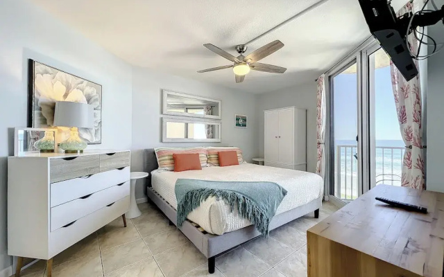Oceania Beach Club 303