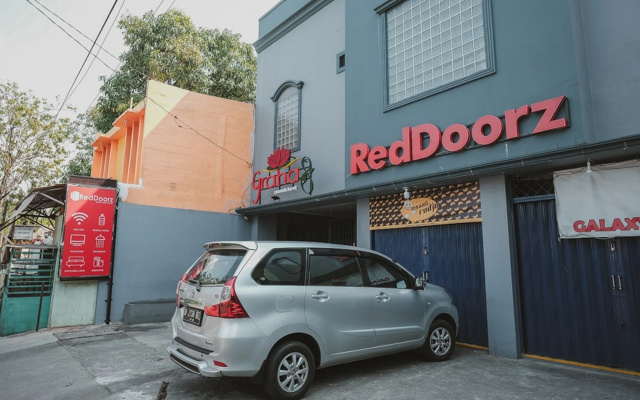 RedDoorz near RSUD Koja