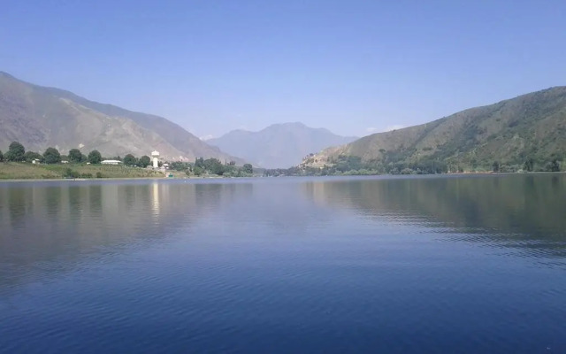 Houseboat Khan Palace