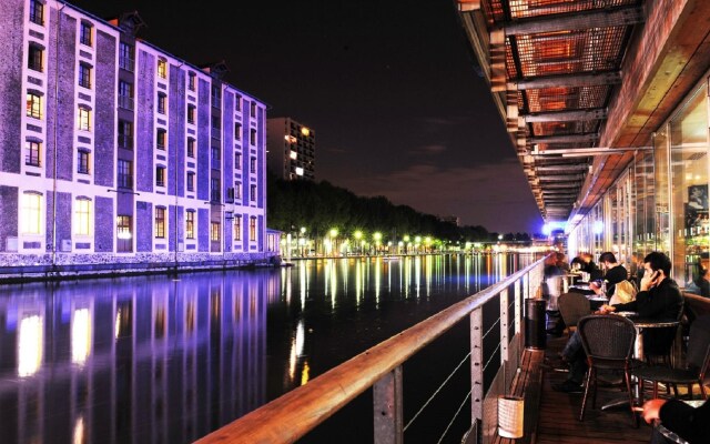 St.christopher Paris Canal Hostel Париж вид на фасад