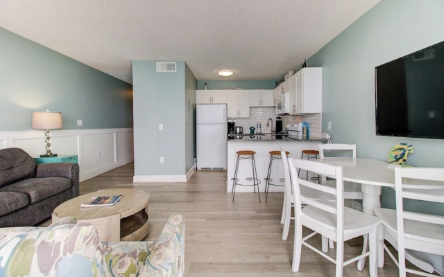 1104 Starfish Room by Atlantic Towers