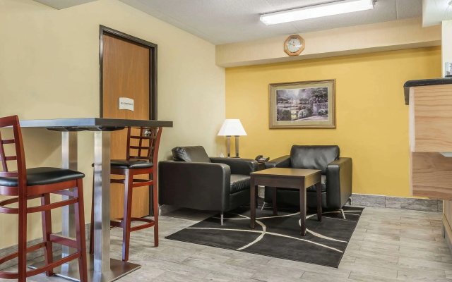 Super 8 Pittsburgh Harmarville