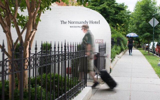 The Normandy Hotel вид на фасад
