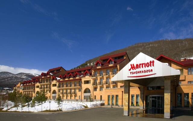 Отель Marriott Tsaghkadzor вид на фасад