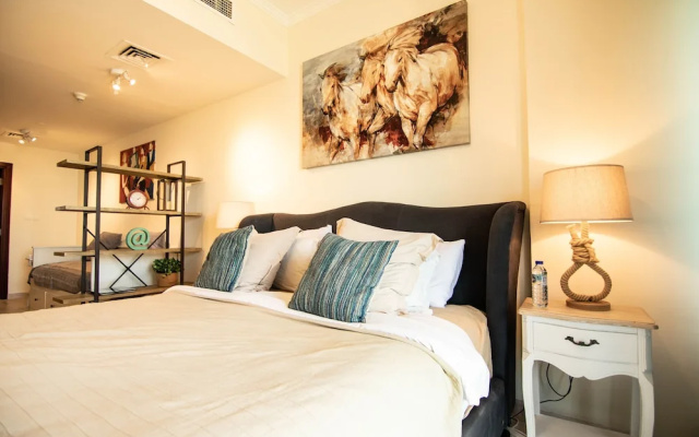 Lux BnB I X1 Tower I Golf Course & Sea Views
