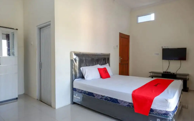 RedDoorz near Hartono Mall Solo